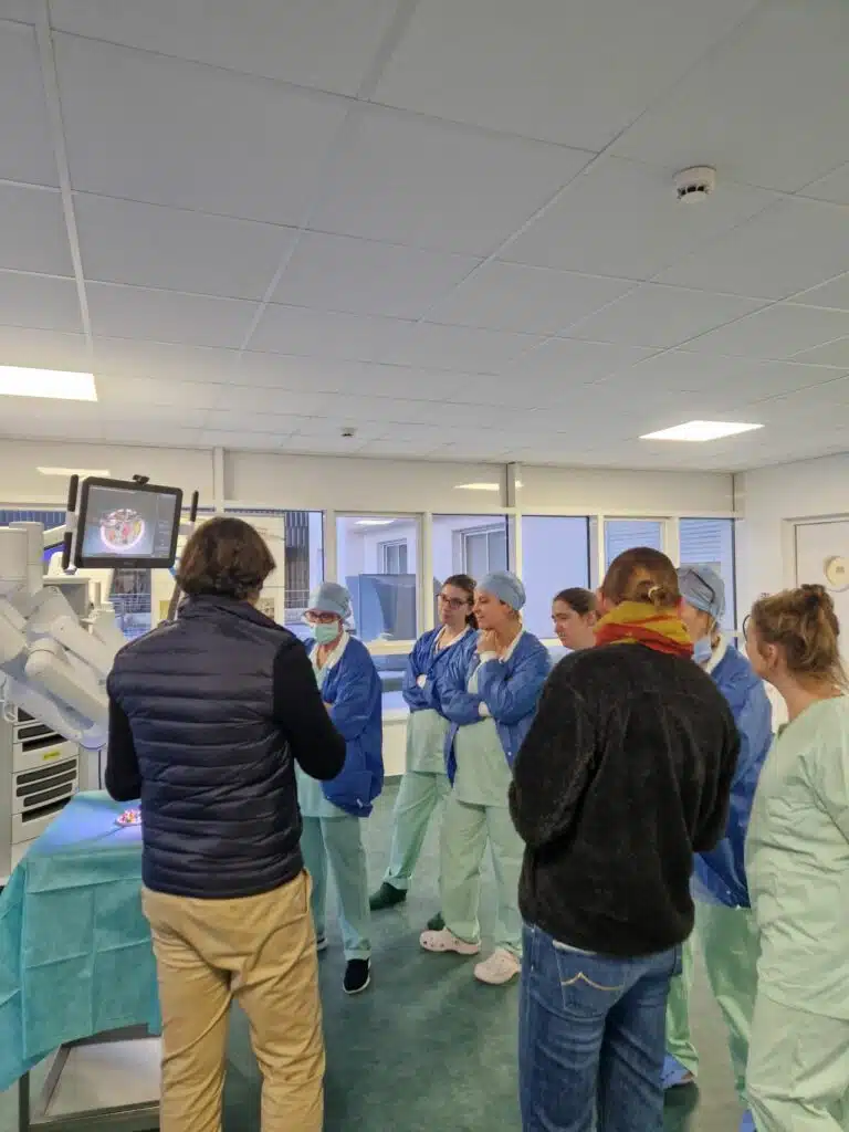 robot-vinci-chirurgien-hopital-prive-de-la-manche_03